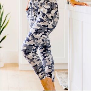 ZYIA Active NEW Gray Camo Lounge Boyfriend Sweat Pants Size Medium Soft Casual
